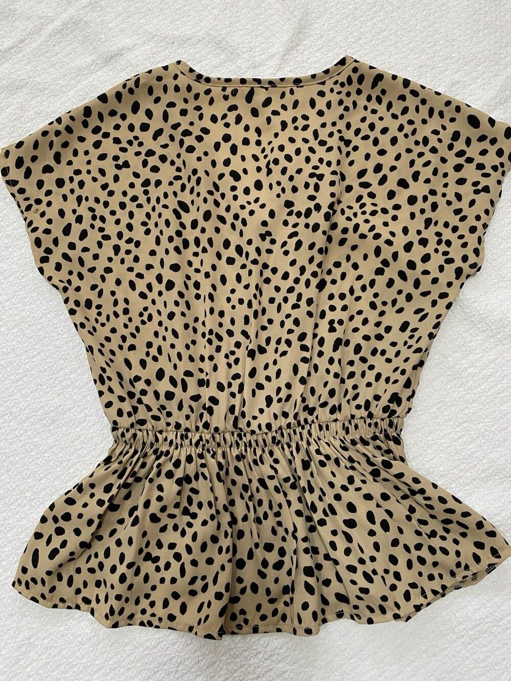 Free Kisses Women’s Small Tan Cheetah Print Peplum Top V-Neck Button Front Tie